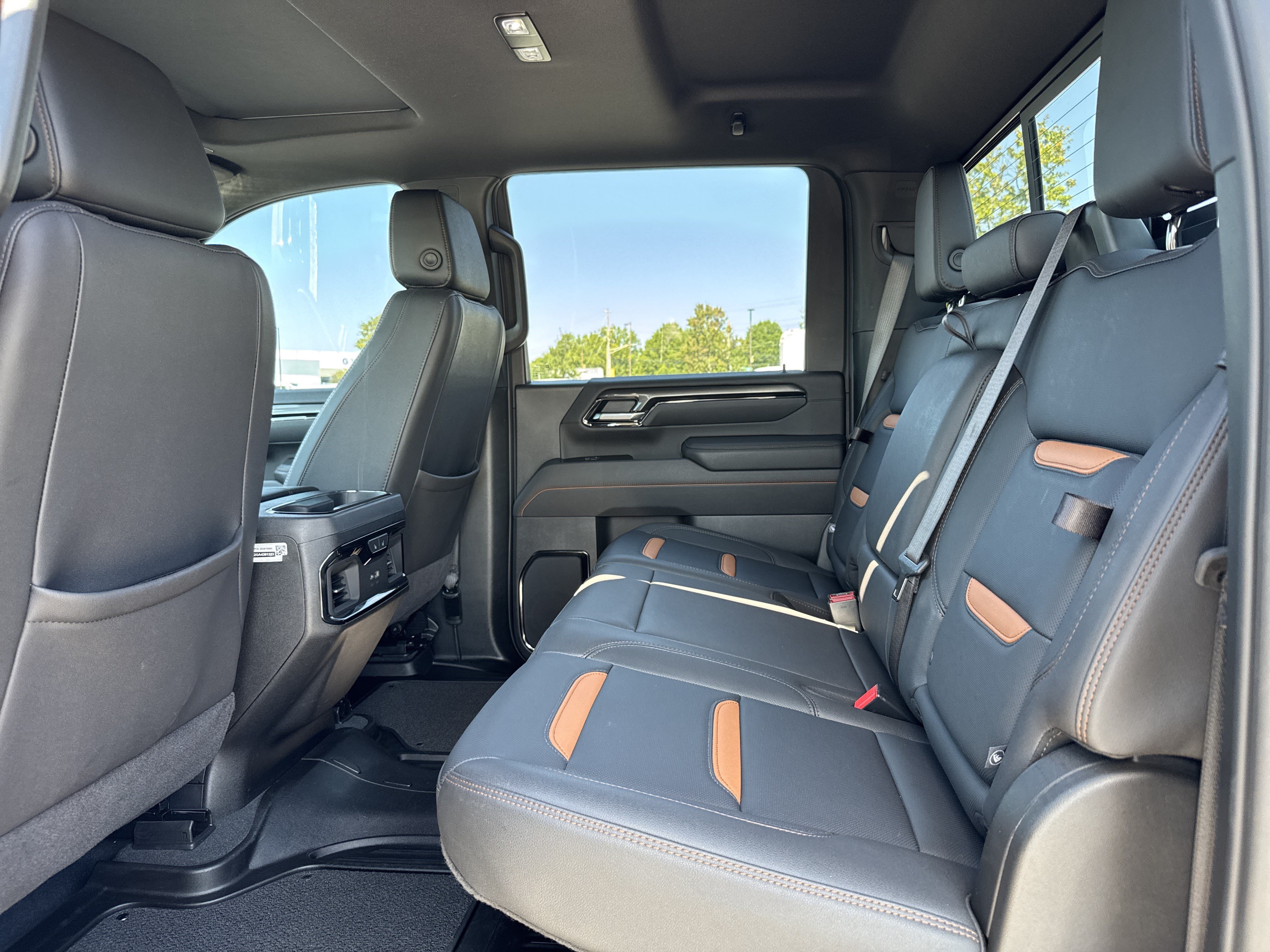 Used 2025 GMC Sierra 2500 AT4 w/ AT4 Premium Plus Package AWD/4WD image 32