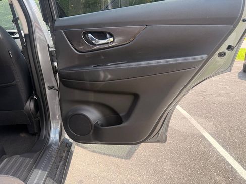 Used 2019 Nissan Rogue S w/ Special Edition Package FWD image 15