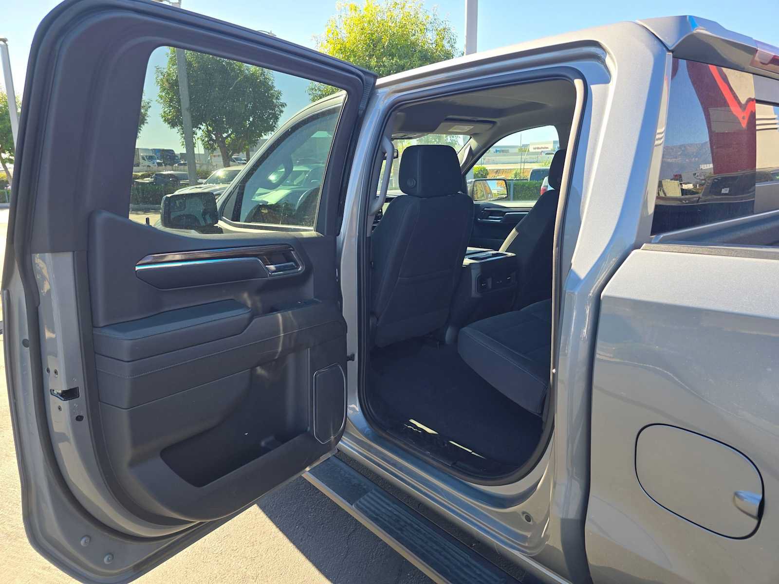 Used 2024 Chevrolet Silverado 1500 LT Trail Boss w/ Convenience Package II AWD/4WD image 15