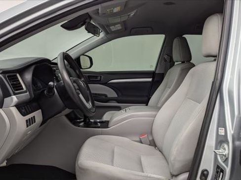 Used 2019 Toyota Highlander LE image 14