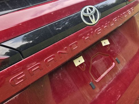 Used 2025 Toyota Grand Highlander FWD image 10