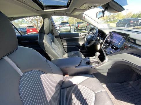 Used 2024 Toyota Camry SE image 17