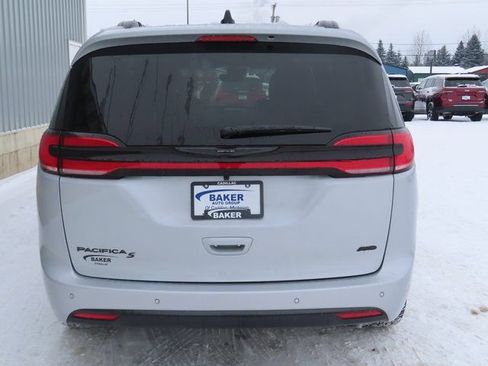 New 2026 Chrysler Pacifica Select image 9