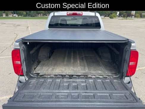 Used 2019 Chevrolet Colorado W/T w/ Custom Special Edition AWD/4WD image 9