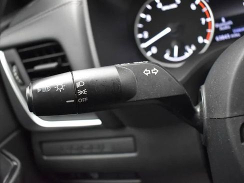Used 2024 Nissan Rogue S FWD image 25