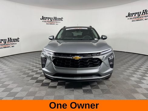 Used 2025 Chevrolet Trax LT image 5