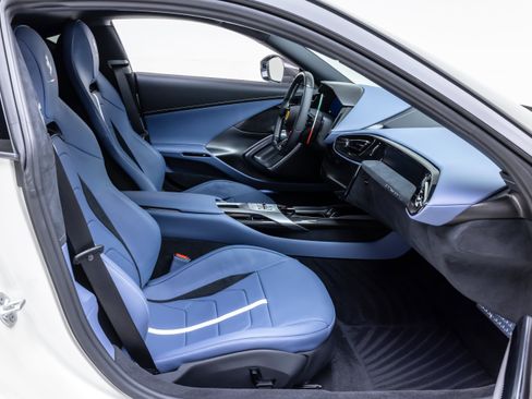 Used 2025 Ferrari 12Cilindri RWD image 31