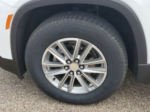 Used 2022 Chevrolet Traverse LT w/ LPO, 'HIT The Road' Package image 5