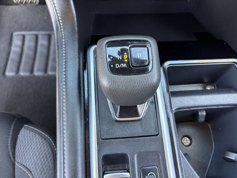 Used 2025 Nissan Pathfinder SV FWD image 27