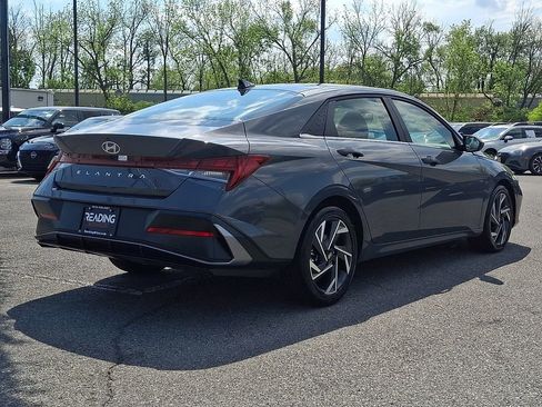 Used 2025 Hyundai Elantra SEL FWD image 5