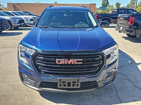 Used 2022 GMC Terrain SLE w/ Driver Convenience Package image 3