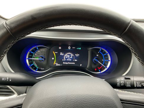 Used 2020 Chrysler Pacifica Touring w/ S Appearance Package image 13