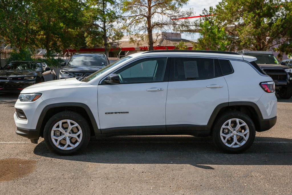 Used 2024 Jeep Compass Latitude AWD/4WD image 8