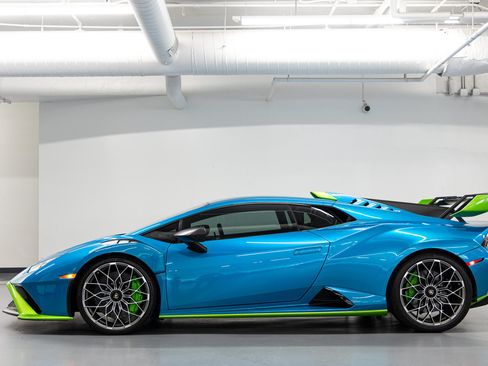 Used 2022 Lamborghini Huracan STO RWD image 5
