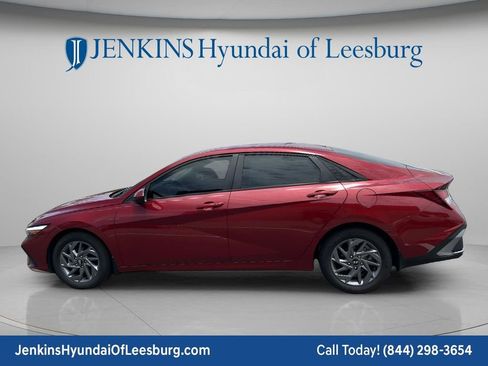 Certified 2024 Hyundai Elantra SEL FWD image 8