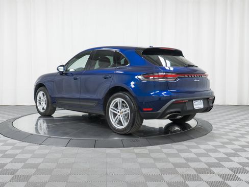 Certified 2022 Porsche Macan image 3