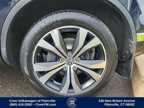Used 2017 Volkswagen Touareg Wolfsburg Edition AWD/4WD image 18