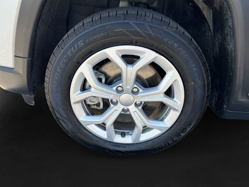 Used 2024 Jeep Compass Latitude AWD/4WD image 11
