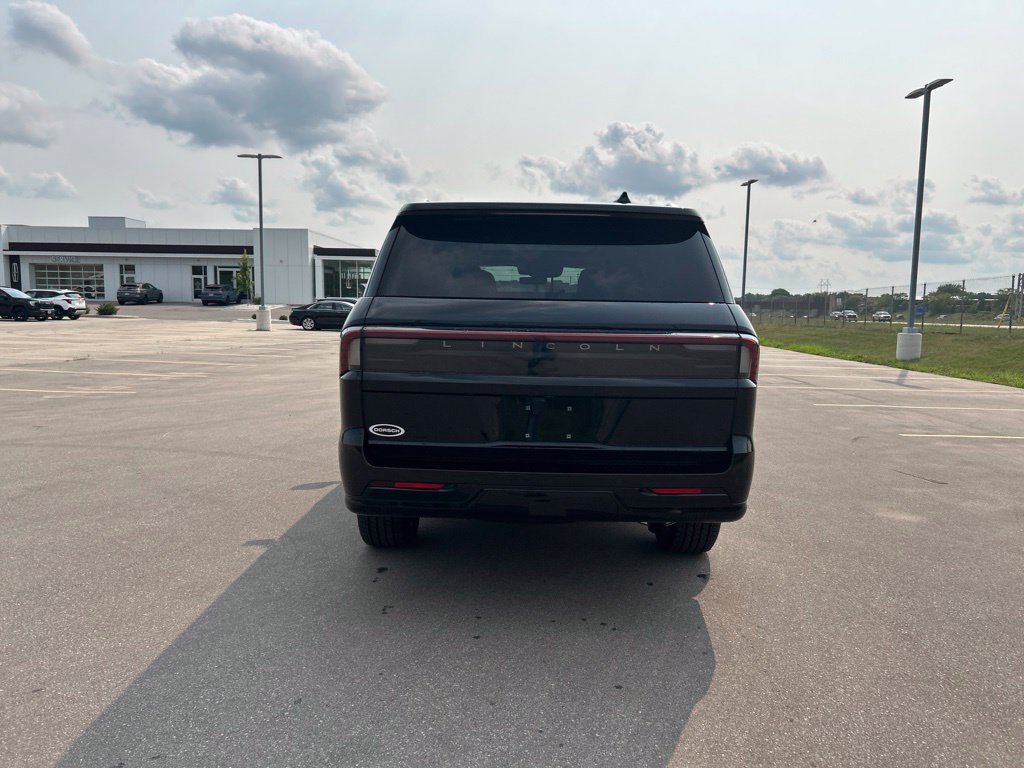 Used 2026 Lincoln Navigator L Reserve AWD/4WD image 7