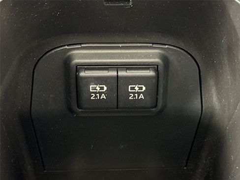 Used 2020 Toyota RAV4 XLE w/ Convenience Package FWD image 31