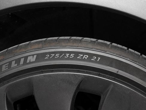 Used 2024 Tesla Model Y Performance AWD/4WD image 36