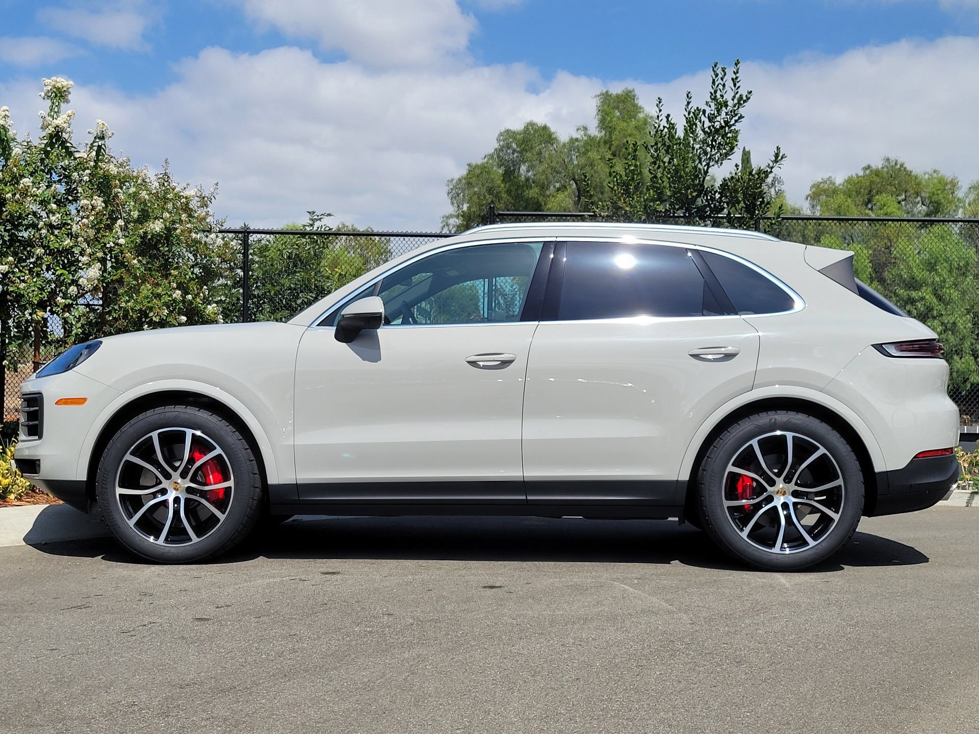 Certified 2024 Porsche Cayenne S AWD/4WD image 2