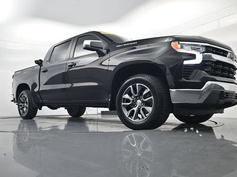 Used 2022 Chevrolet Silverado 1500 LT AWD/4WD image 45