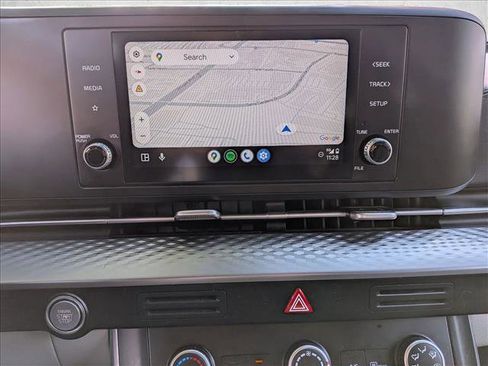 Used 2023 Kia Carnival LX image 12