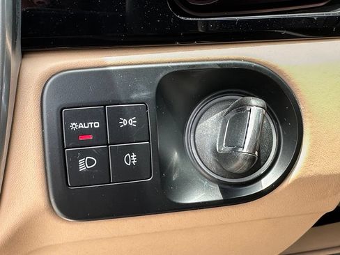 Certified 2023 Porsche Cayenne AWD/4WD image 25