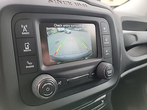 Used 2016 Jeep Renegade Latitude w/ Cold Weather Group AWD/4WD image 19