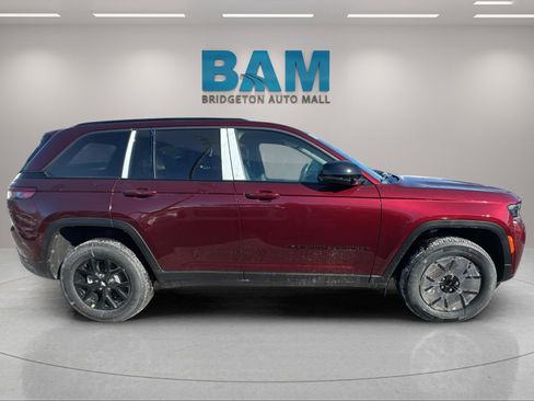 New 2026 Jeep Grand Cherokee Altitude image 8