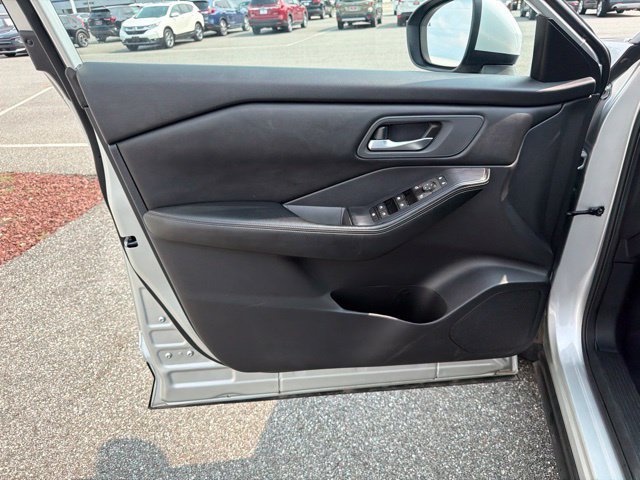 Used 2024 Nissan Rogue SV AWD/4WD image 11