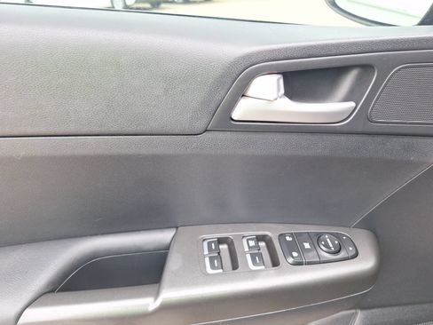 Used 2020 Kia Sportage LX FWD image 16