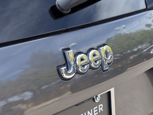 Used 2019 Jeep Cherokee Limited FWD image 25