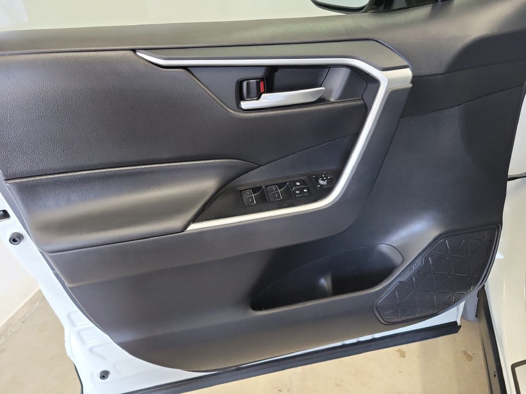 Used 2024 Toyota RAV4 XLE AWD/4WD image 19
