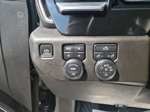Used 2022 Chevrolet Silverado 1500 RST AWD/4WD image 16