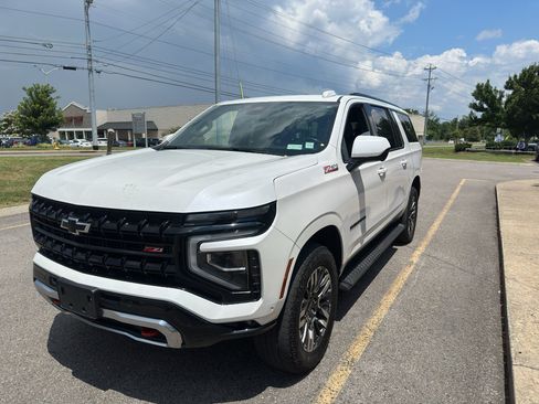 Used 2025 Chevrolet Suburban Z71 AWD/4WD image 8