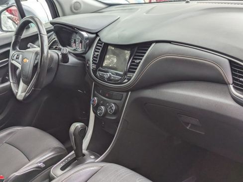 Used 2019 Chevrolet Trax LT w/ LT Convenience Package image 20