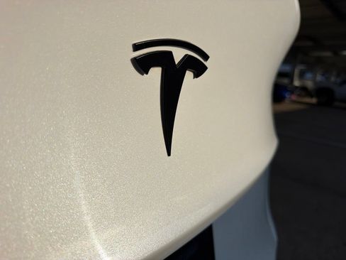 Used 2022 Tesla Model Y Long Range AWD/4WD image 10