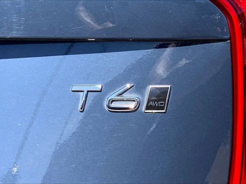 Used 2022 Volvo XC90 T6 Momentum w/ Advanced Package image 10