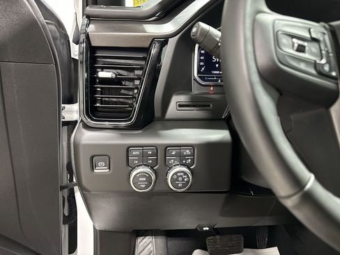 Used 2025 GMC Sierra 1500 AT4 image 18