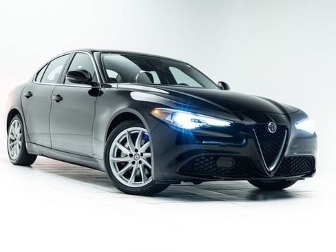 Used 2018 Alfa Romeo Giulia AWD image 5