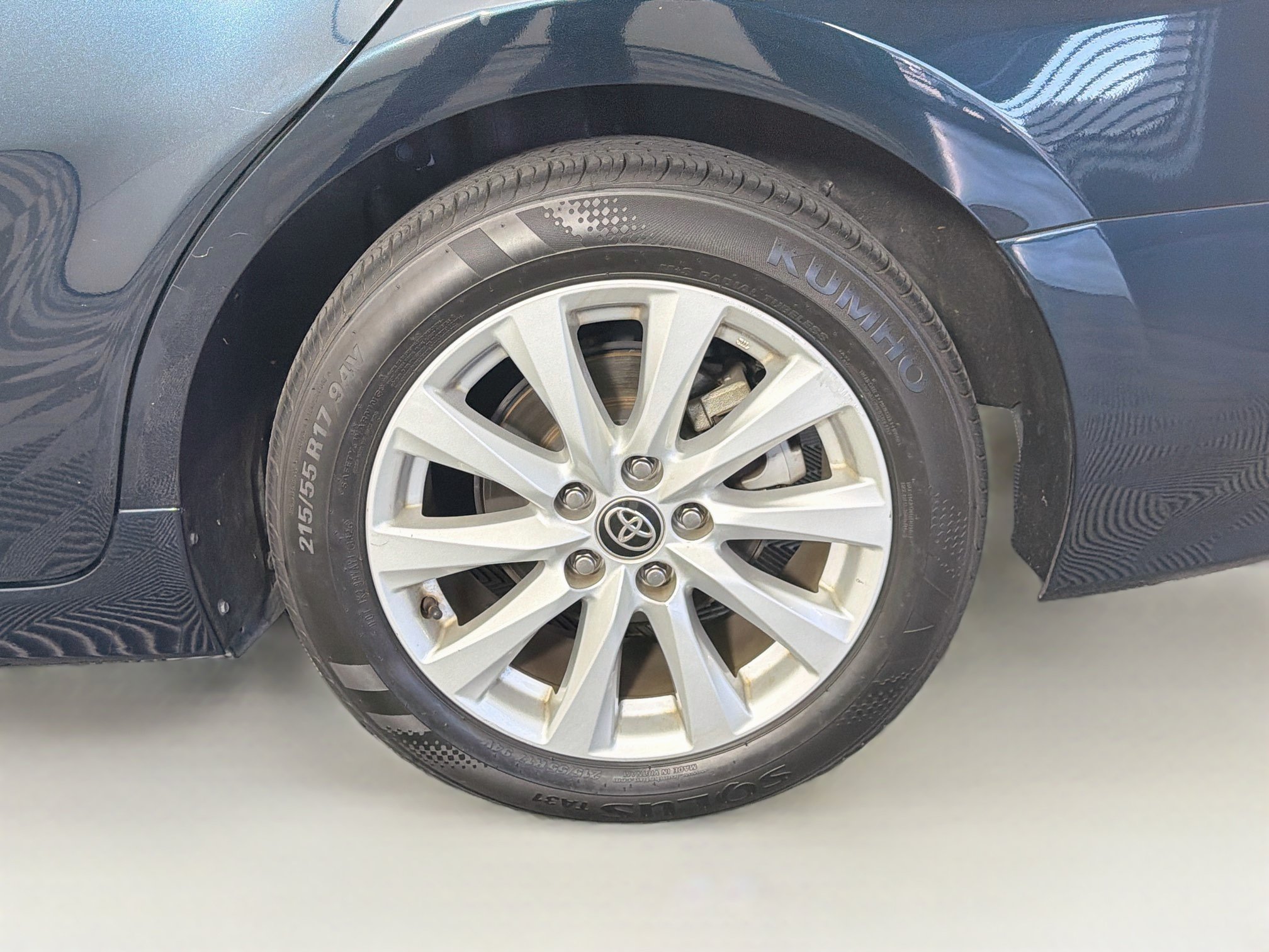 Used 2020 Toyota Camry LE w/ Convenience Package FWD image 11