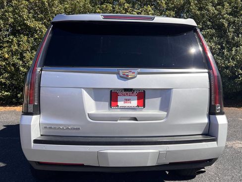 Used 2019 Cadillac Escalade Luxury image 6
