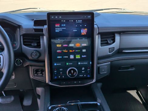 Used 2024 Ford Expedition Platinum image 25