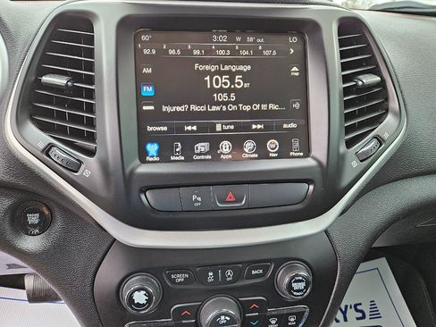 Used 2017 Jeep Cherokee Trailhawk w/ Comfort/Convenience Group image 21