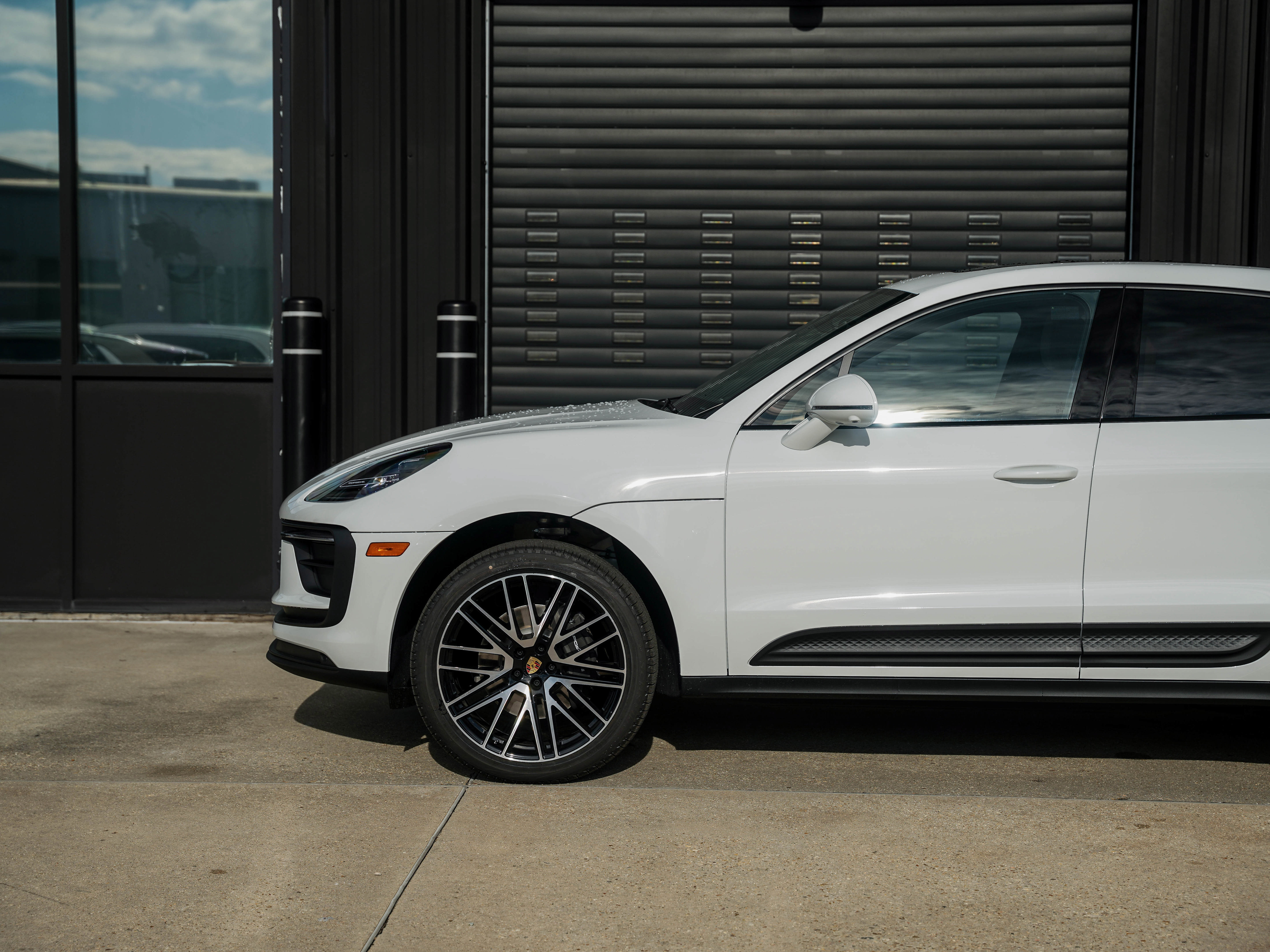 Certified 2026 Porsche Macan AWD/4WD image 11