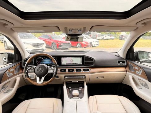 Used 2021 Mercedes-Benz GLS 450 4MATIC image 32