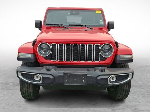 Used 2025 Jeep Wrangler Unlimited Sahara AWD/4WD image 2