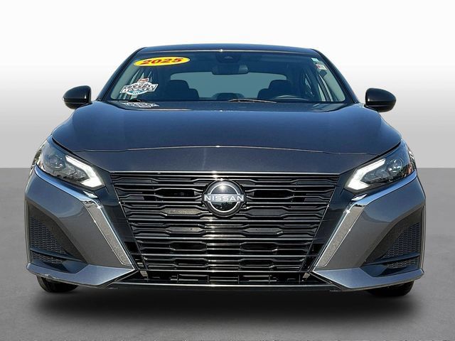 Used 2025 Nissan Altima 2.5 SV FWD image 2